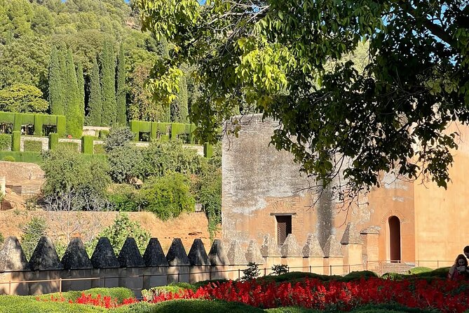 2-Hour Guided Tour of Alhambra Gardens and Alcazaba in Granada - Carlos V Palace: a Renaissance interruption you can’t ignore