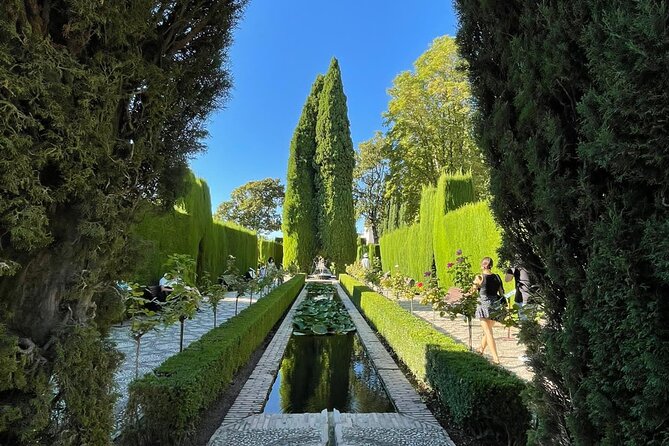 2-Hour Guided Tour of Alhambra Gardens and Alcazaba in Granada - Generalife: gardens, fountains, and the Water Staircase