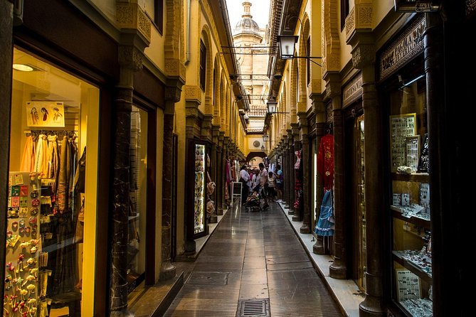 4 neighborhoods 4 cultures. Half day private tour in Granada - Realejo-San Matías and La Madraza: layers most people miss