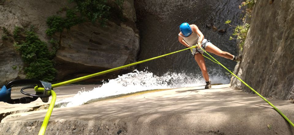 Adventure Cahorros, Monachil/ Climbing and abseiling Granada - Rock practice in the Cahorros climbing paradise