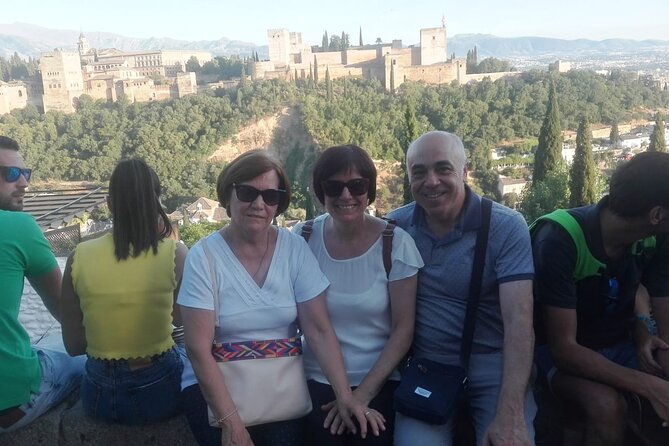 Albaicin and Sacromonte Private Tour - Why the Albaicín at night feels different from daytime