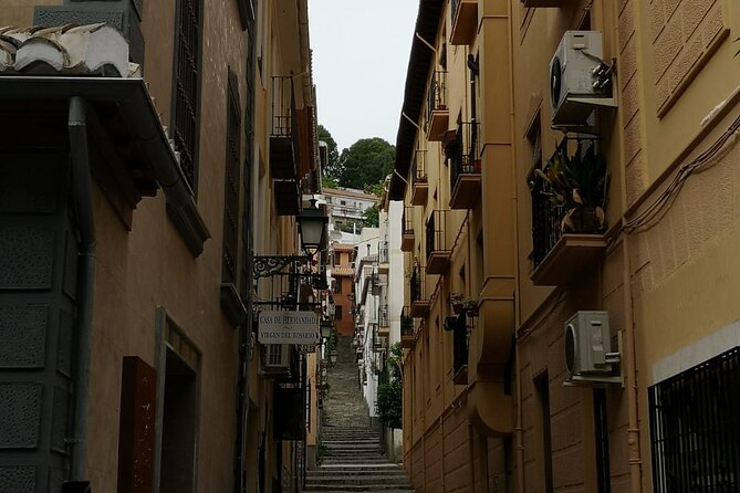 Albaicín and Sacromonte Sunset tour + Flamenco show - Mirador de San Nicolás: the 10-minute pause that makes photos better