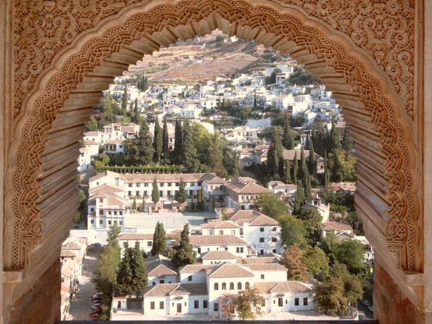 Albaicín & Sacromonte: Tour with Flamenco Show - Legends that give the streets meaning: Mariana Pineda, Aljibe lovers, Chorrohumo