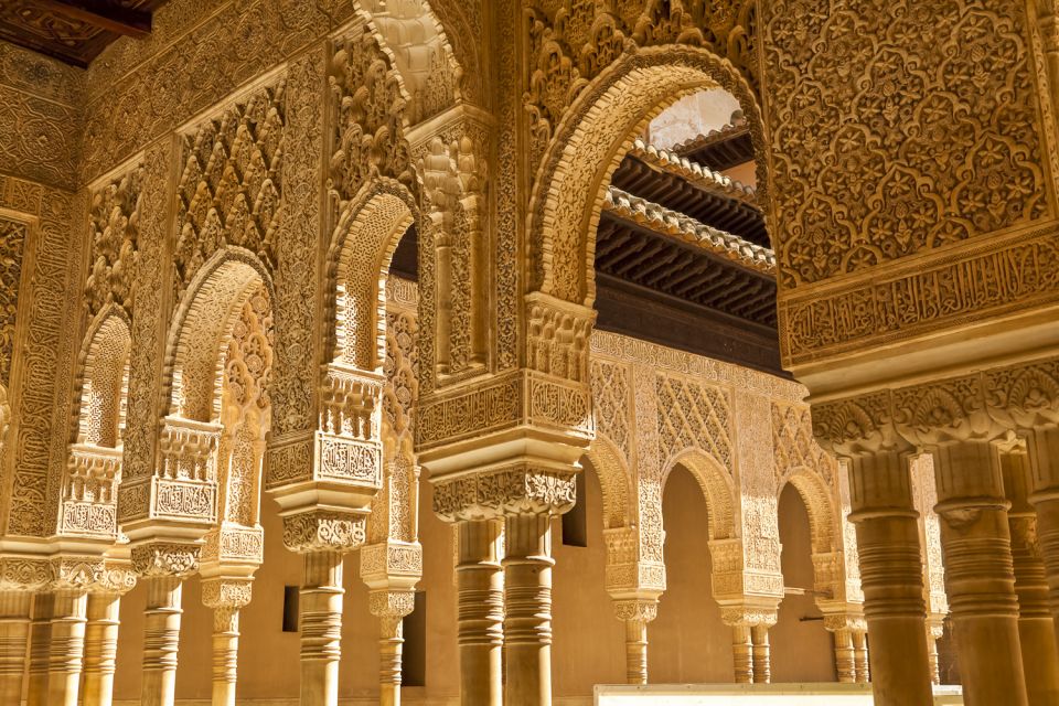 Alhambra and Nasrid Palaces and Local Food Experience - Nasrid Palaces: Mexuar, Comares, and the Palace of Leones