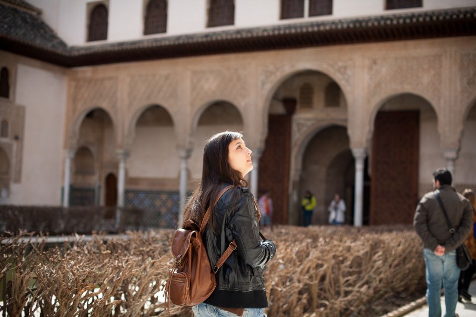 Alhambra and Nasrid Palaces and Local Food Experience - Generalife Gardens: The Sultan’s Summer Palace Feeling
