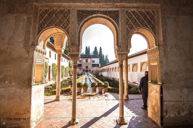 Alhambra and Nasrid Palaces Private Sensory Tour - Stop 3: Generalife gardens for the calmer, softer side of the complex
