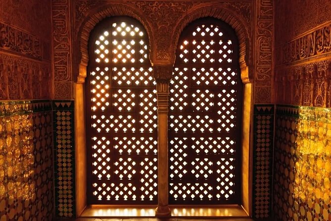 Alhambra and Nasrid Private Walking Tour with Food Tasting - Alhambra made practical: private walking, included access