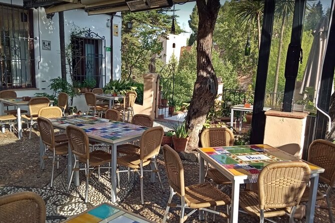 Alhambra and Nasrid Private Walking Tour with Food Tasting - Start at Polinario Café Bar and get oriented fast