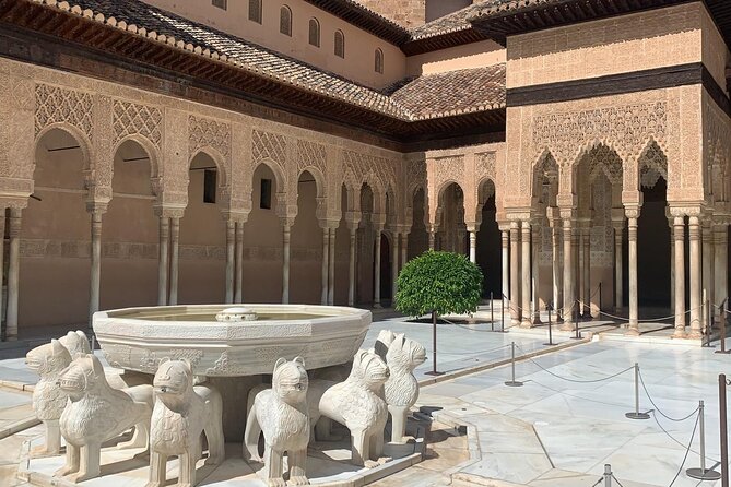 Alhambra: Complete Guided Tour with Nasrid Palaces Tickets - Stop 1: Alhambra complex basics in 30 minutes