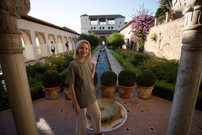 Alhambra Day or Night Private Tour - The first win: getting oriented fast at the Alhambra entrance