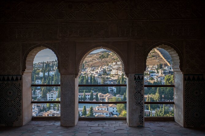 Alhambra Day or Night Private Tour - Generalife: the sultans’ summer residence, plus the garden logic