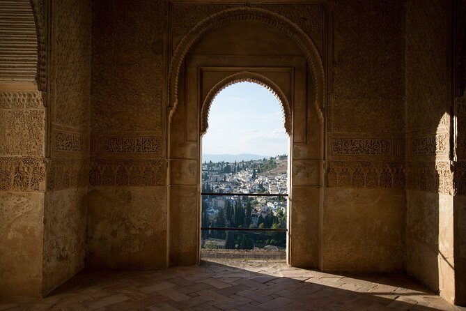 Alhambra Day or Night Private Tour - Nasrid Palaces and Partal Palace: where the details make sense