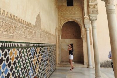 Alhambra daytime visit (8 people) - Generalife Gardens: Summer Retreat Energy (And the Sound of Water)