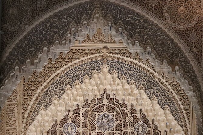 Alhambra Exclusive Tour with Tickets - Stop 1: The Alhambra Complex as a Living Fortress-Palace City
