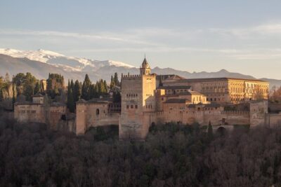Alhambra & Generalife: Exclusive 3-Hour Private Tour with Tickets Included - Meeting point: where the tour starts and how to reduce stress