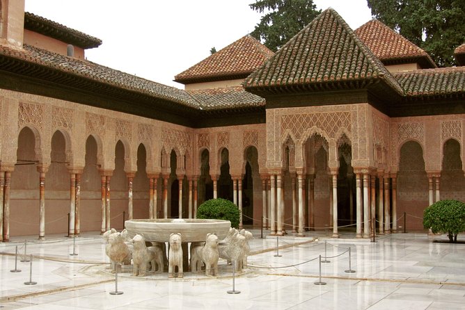 Alhambra & Generalife: Exclusive 3-Hour Private Tour with Tickets Included - Quick hits: Sala de los Reyes and Patio de los Arrayanes