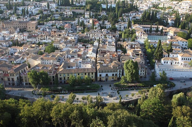 Alhambra & Generalife: Exclusive 3-Hour Private Tour with Tickets Included - Stop 6: Sala de las Dos Hermanas under muqarnas and verses