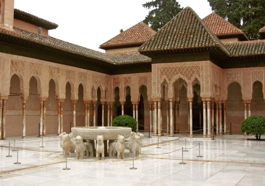 Alhambra & Generalife: Exclusive 3 hours Private Tour - Key Points at a Glance