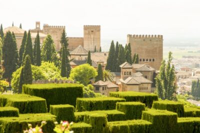 Alhambra: Generalife Gardens & Alcazaba Fast-Track Tour - Meeting at Restaurante La Mimbre: find the group fast