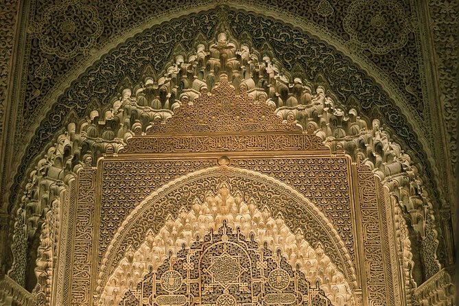 Alhambra & Generalife Skip the line Small Group including Nasrid Palaces - Alcazaba Fortress Walls: The Military Backbone