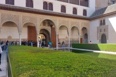 Alhambra Guided Tour, Nasrid Palaces and Generalife - Nasrid Palaces: Where the Stories Matter as Much as the Craft