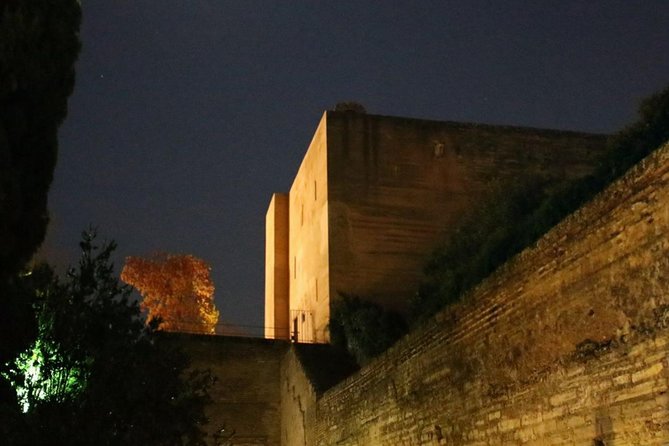 Alhambra Legend Tour - Start at Pilar del Toro: your launch point in the Albaicín area