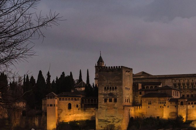 Alhambra Legend Tour - Palace of Carlos V: where the guide makes the setting click