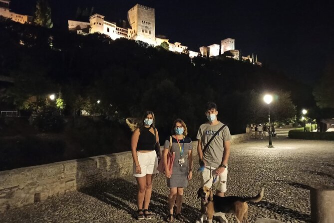Alhambra Legend Tour - Plaza del Aljibe and Parador de San Francisco: the story between landmarks