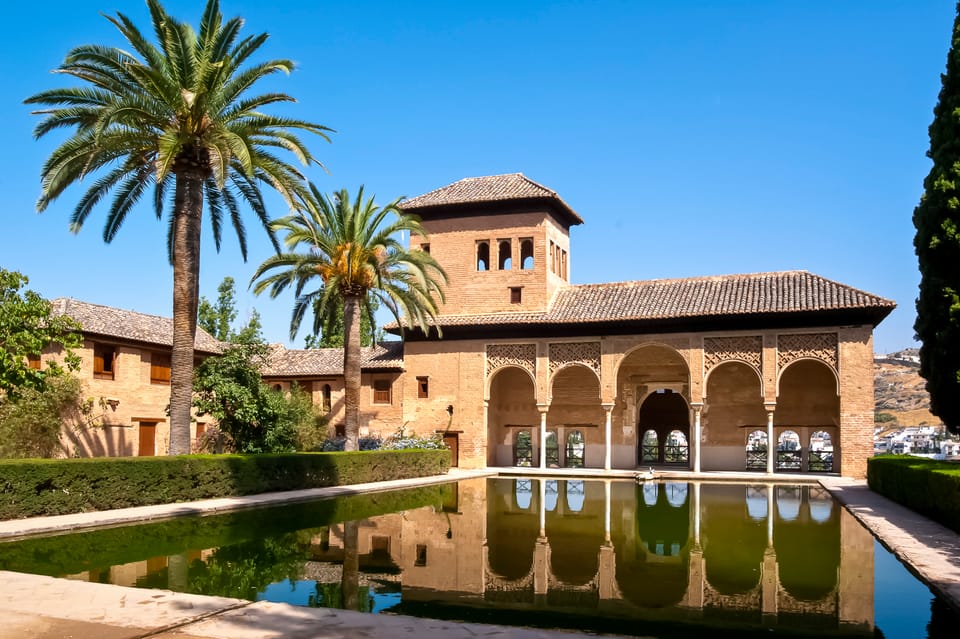 Alhambra & Nasrid Palace: Private Tour with Tickets - Bath of the Mosque: the stop that hints at daily life