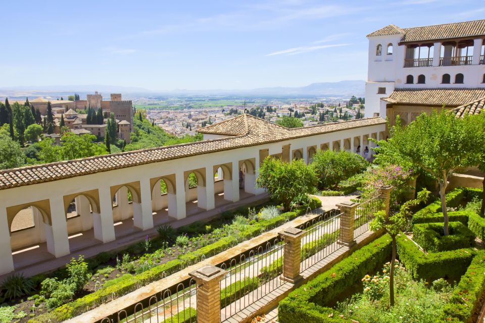 Alhambra, Nasrid Palaces and Albaicin Tour - Palace of Charles V: a short visit that can still pay off