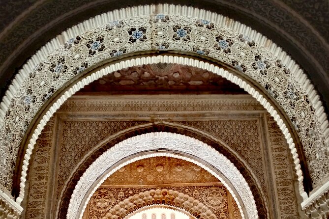 Alhambra Private Tour: Nasrid Palaces and Generalife - Generalife gardens: where the palace world softens