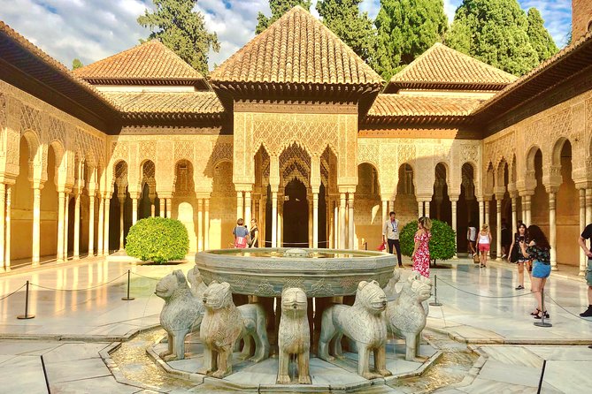 Alhambra Private Tour with Skip-the-line-tickets - Palace of Carlos V: Renaissance contrast inside Moorish walls