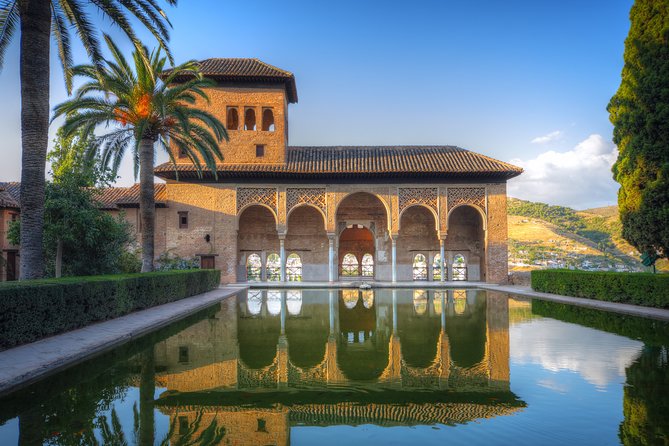 Alhambra Ticket and Guided Tour with Nasrid Palaces - Meeting at Polinario Café Bar: logistics that can make or break your day