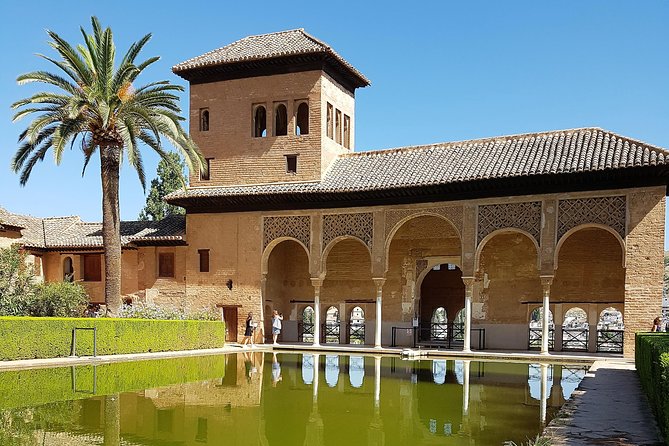 Alhambra Tour :Generalife Gardens ,Palaces and towers.Skiptheline - Fortress stop: the practical payoff of ending with the bigger view