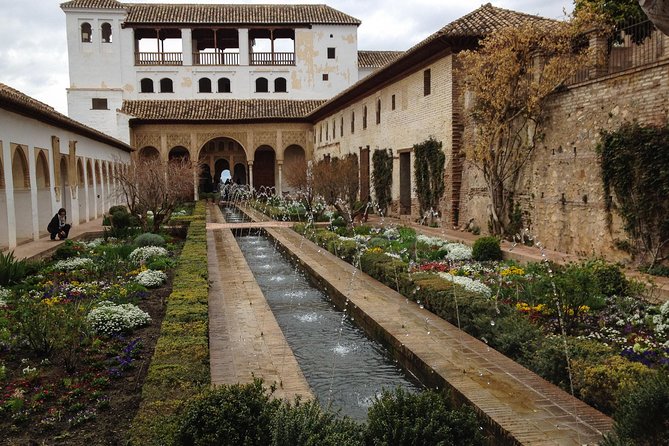 Alhambra Visit with Private Official Guide in Granada - Stop 5 and 6: Palace of Carlos V and the Parador stop