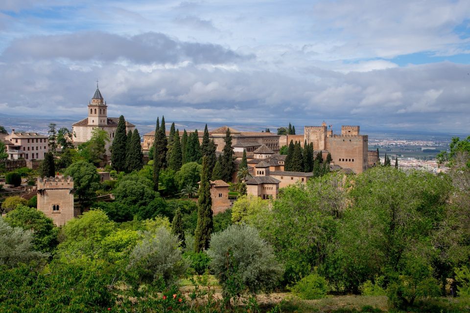Alhambra's Gardens: Generalife, Partal, Alcazaba, & Carlos V - Inside the Palace of Generalife: seeing Nasrid architecture the right way
