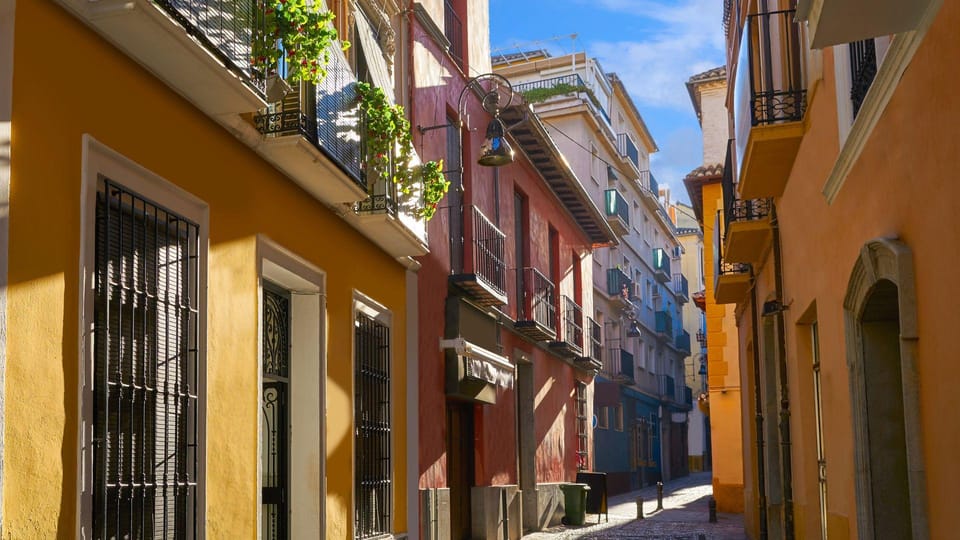 Best of Granada: Private Walking Tour with a Local - Private guide vs certified professional: what you’re paying for