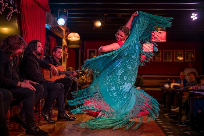 Dinner on a terrace in the Albayzin and a live flamenco show - Dinner on the terrace: what you get and how it feels