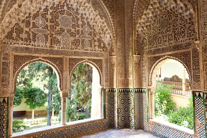 Exclusive Private Alhambra Tour with a Historian - Getting There at Polinario Café Bar: Timing and Practical Tips