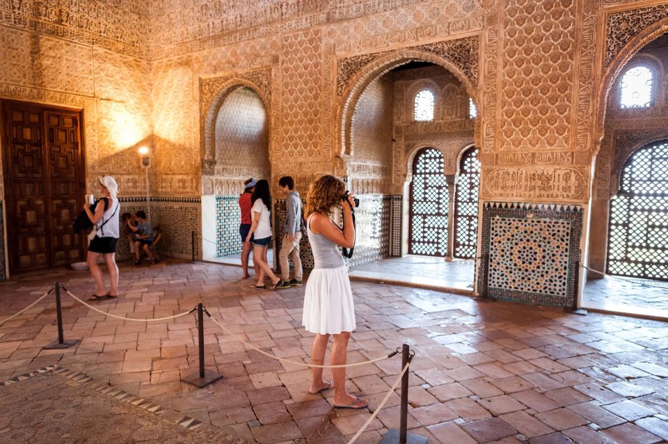 Fast-Track Alhambra & Nasrid Palaces Guided Tour - Why Fast-Track Entrance Changes the Alhambra Experience