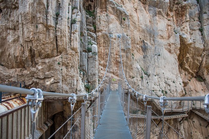 From Granada: Caminito del Rey Guided Tour & Guaranteed Tickets - What to wear and bring: heat, steps, and smart footwear