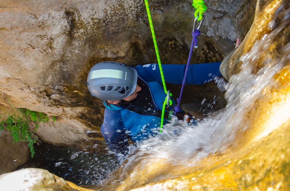 From Granada: Rio Verde Canyoning Tour with Lunch - Safety briefing and first steps in Río Verde: where confidence gets built