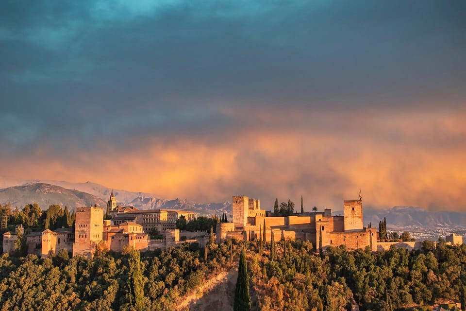 From Málaga: Sunset Alhambra Tour with Tickets - The Málaga-to-Alhambra transfer: what you gain (and what you pay in time)