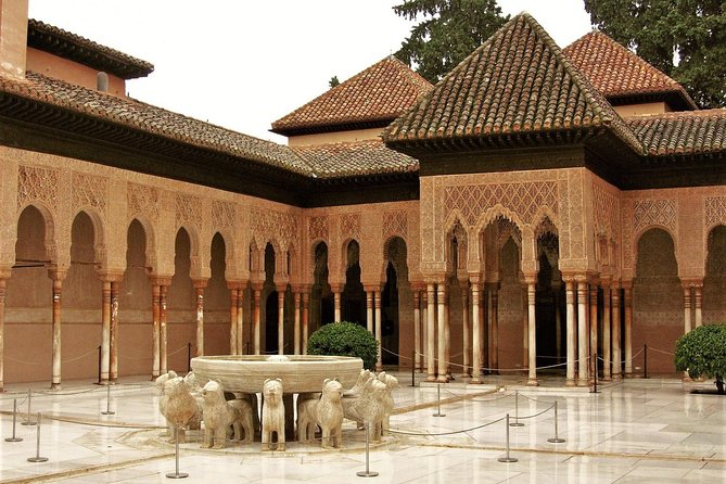 Full Alhambra tour with preferential access (SPANISH language) - Your First 15 Minutes: Getting Oriented at the Alhambra
