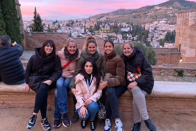 Full Alhambra tour with preferential access (SPANISH language) - Charles V Palace in 15 Minutes: A Quick Post-Conquest Contrast
