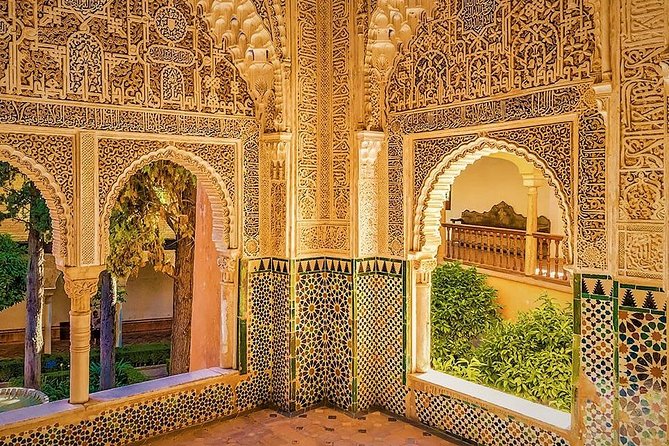 Full Alhambra tour with preferential access (SPANISH language) - Meeting Point at the Alhambra Ticket Office (What to Know Before You Go)