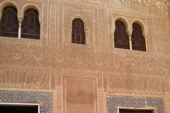 Going to Alhambra? 3 hrs Private Tour! Skip the long lines to visit the Alhambra - A 3-Hour, Private Alhambra Route That Stays Focused