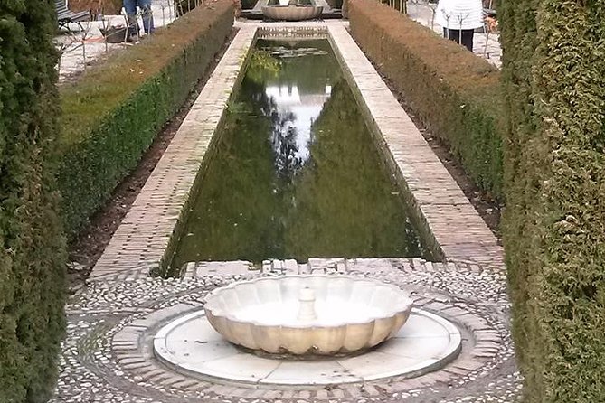 Going to Alhambra? 3 hrs Private Tour! Skip the long lines to visit the Alhambra - Charles V Palace and Generalife: Finishing Strong Instead of Rushing