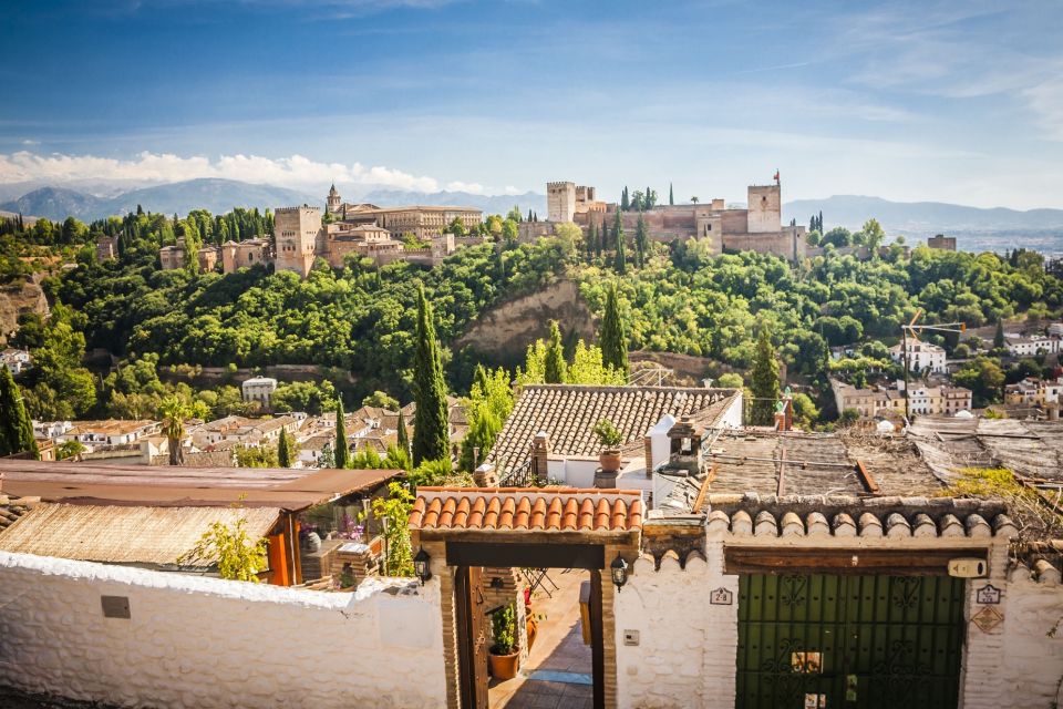 Granada: 2hour Tour of The Albaicín & Sacromonte Premium - Sacromonte: second act in 45 minutes and a different Granada mood