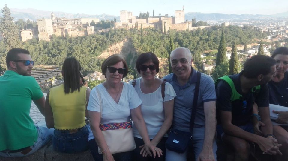 Granada: 2hour Tour of The Albaicín & Sacromonte Premium - Who should book this tour (and who might not love it)